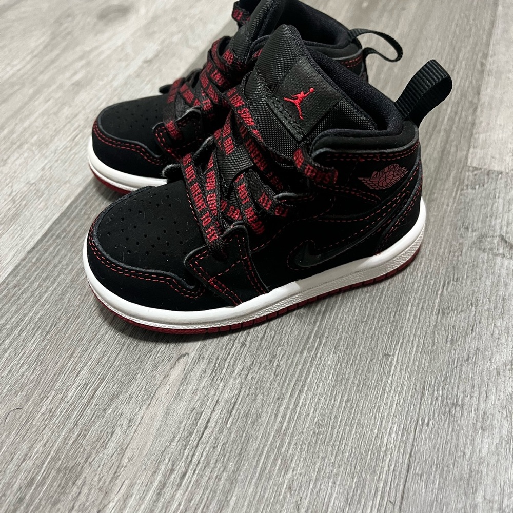 Nike Kids Black and Red Sneakers